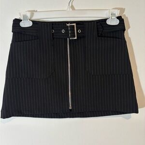 Taunt Juniors Size 3 Black Pin Striped Mini Skirt Buckle Zipper Front Y2K Casual